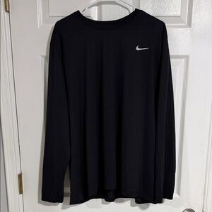 Nike Men's Long Sleeve Tee in Black